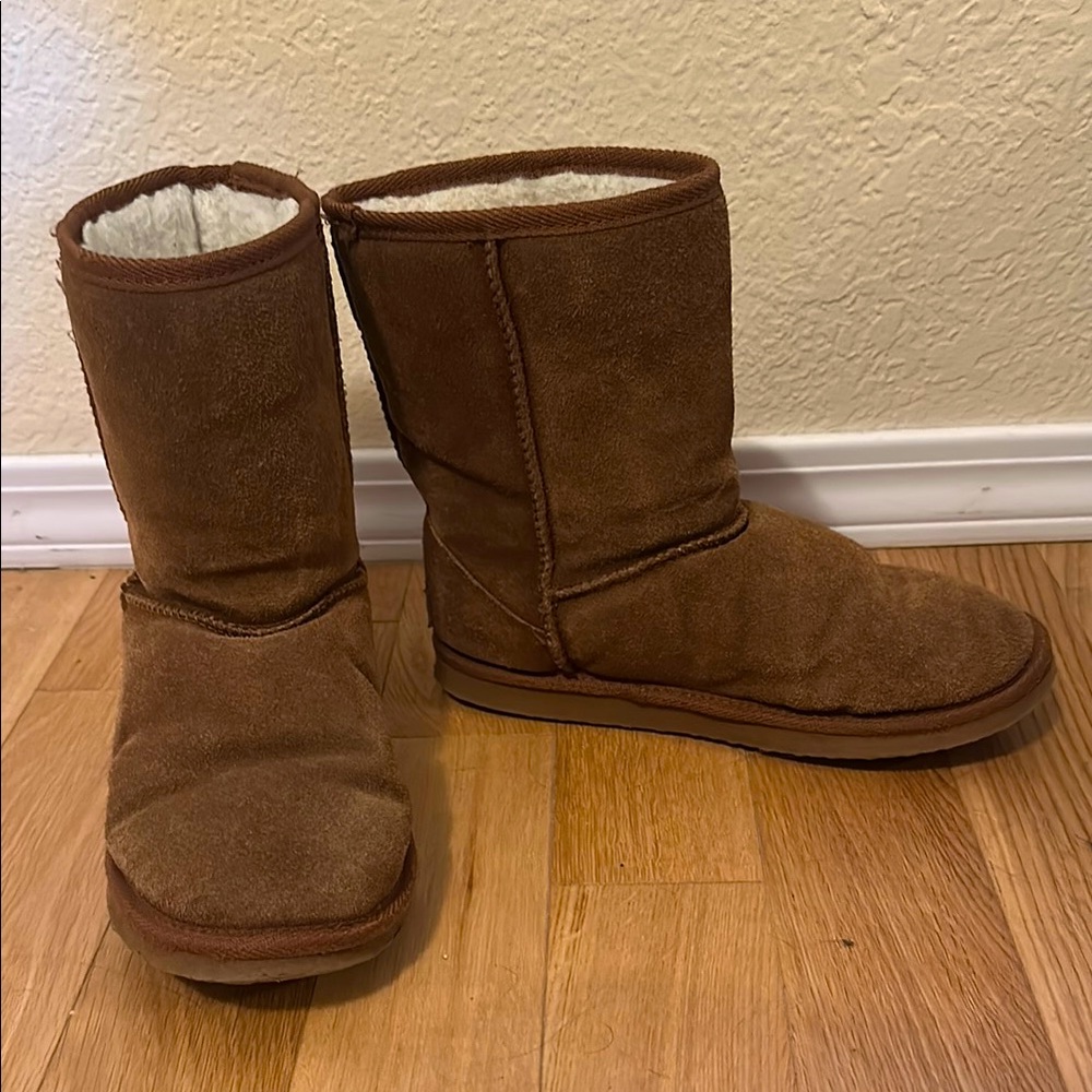 Beach Feet Suede boots - Size 7